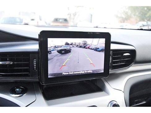 Used 2022 Ford Explorer XLT image 23