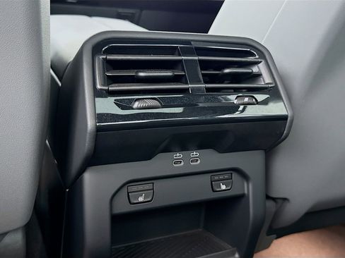 Used 2024 BMW i5 eDrive40i w/ Executive Package image 27