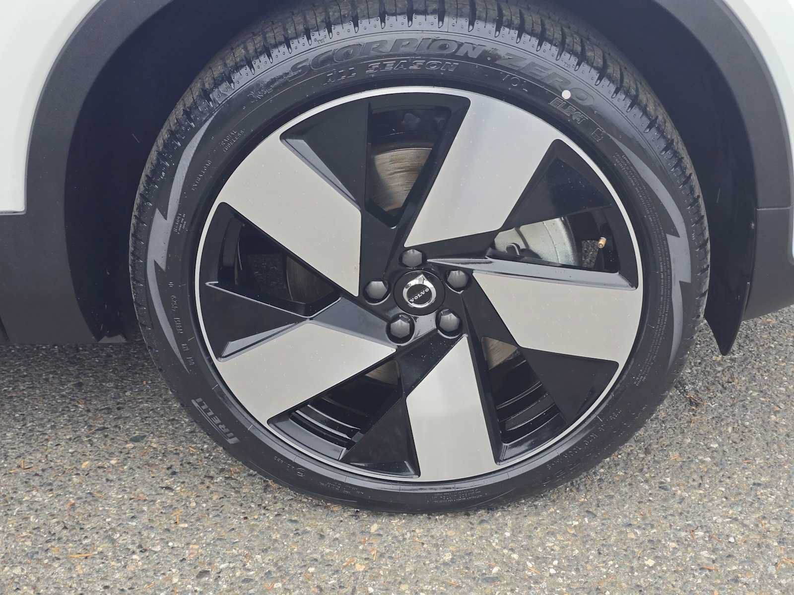 Used 2023 Volvo XC40 Recharge Ultimate AWD/4WD image 9