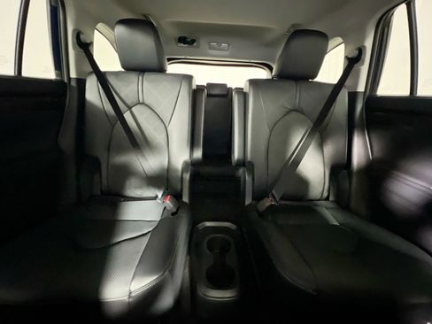 New 2026 Toyota Highlander Platinum image 33