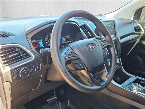 Used 2022 Ford Edge SE image 10