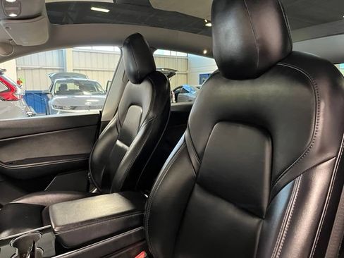 Used 2021 Tesla Model Y Long Range AWD/4WD image 23