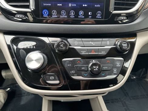 Used 2017 Chrysler Pacifica Touring-L image 30