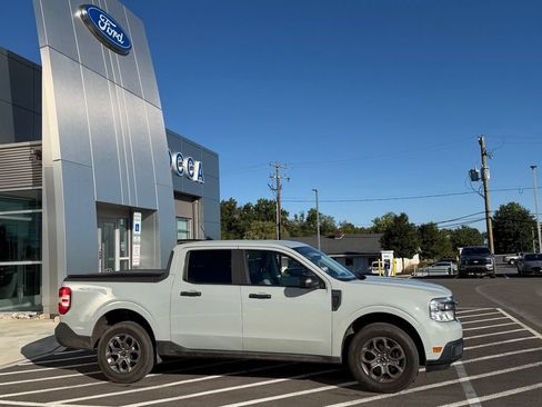 Used 2023 Ford Maverick XLT FWD image 4