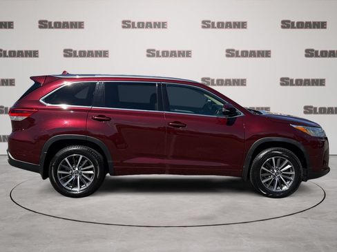 Used 2018 Toyota Highlander XLE AWD/4WD image 6