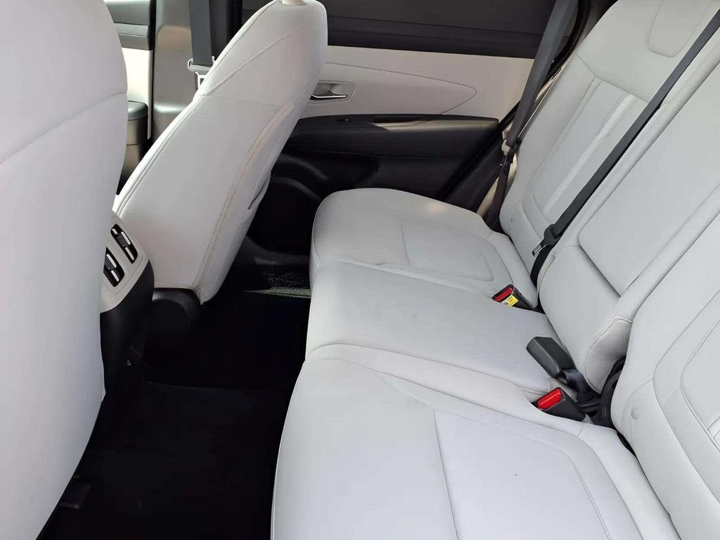 Used 2025 Hyundai Tucson SEL FWD image 9