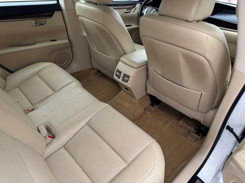 Used 2014 Lexus ES 350 w/ Premium Package FWD image 26