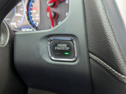 Used 2023 GMC Acadia SLT w/ Technology Package image 16