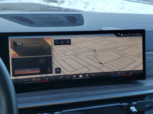 Certified 2025 BMW X6 xDrive40i w/ Executive Package image 18