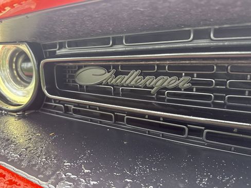 Used 2021 Dodge Challenger SXT w/ Plus Package image 31