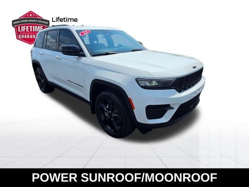 Used 2023 Jeep Grand Cherokee Altitude RWD image 6