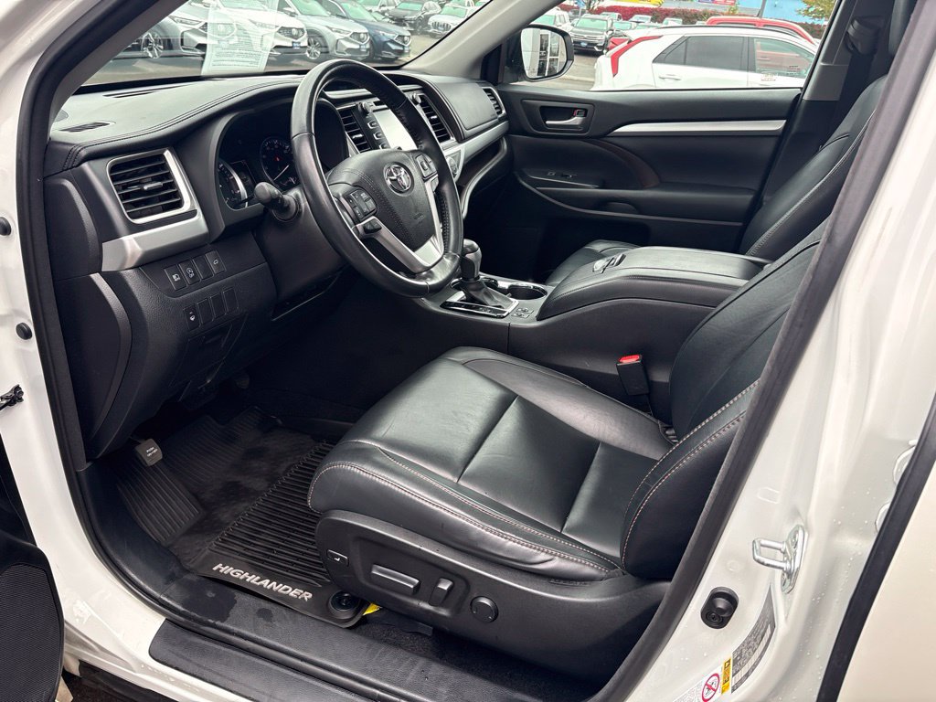 Used 2017 Toyota Highlander XLE AWD/4WD image 14
