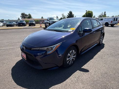 Used 2021 Toyota Corolla LE FWD image 2