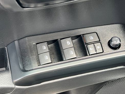 Used 2022 Toyota Tacoma SR image 12