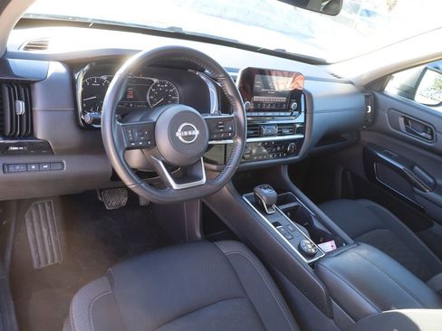 Used 2025 Nissan Pathfinder SV image 29