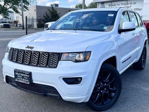 Certified 2018 Jeep Grand Cherokee Altitude AWD/4WD image 3