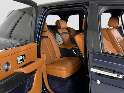 Used 2022 Rolls-Royce Cullinan Black Badge w/ Dark Exterior Package AWD/4WD image 37