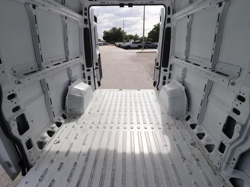 Used 2023 RAM ProMaster 2500 FWD image 12