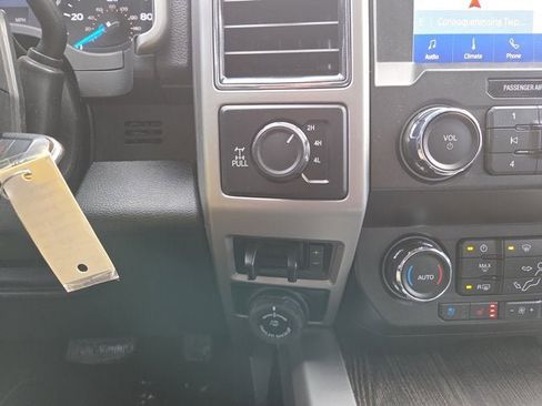 Used 2021 Ford F350 Lariat w/ Chrome Package image 17