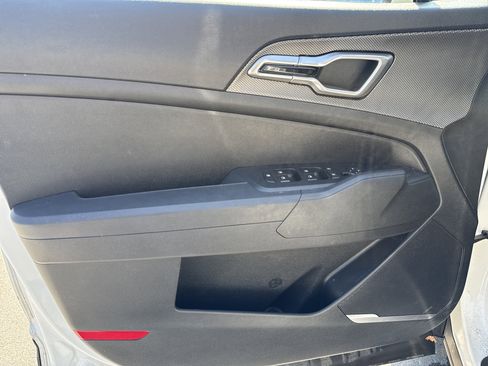 Used 2023 Kia Sportage LX image 15