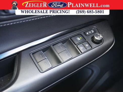 Used 2022 Toyota Venza LE image 28