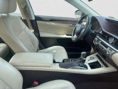 Used 2016 Lexus ES 350 w/ Luxury Package w/Wood Trim FWD image 10
