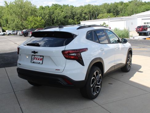 New 2026 Chevrolet Trax RS w/ Sunroof Package FWD image 4