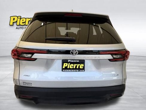 Used 2025 Toyota Grand Highlander AWD image 3