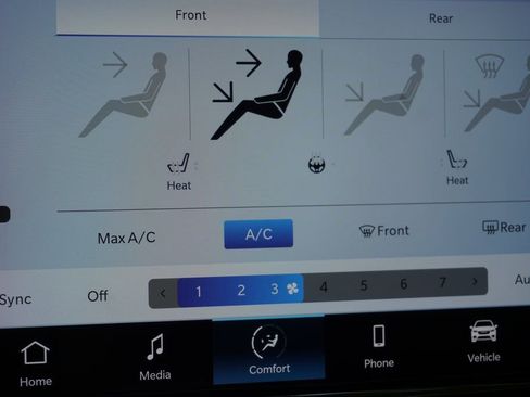 Used 2024 Chrysler Pacifica Touring-L image 25