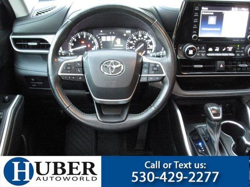 Used 2022 Toyota Highlander XLE image 5