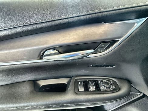 Used 2023 Cadillac XT6 Luxury image 23