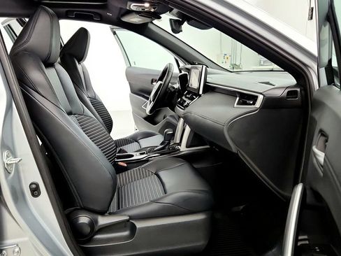 Used 2025 Toyota Corolla Cross AWD Hybrid w/ Convenience Package image 17