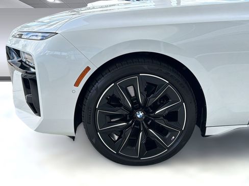 Used 2025 BMW 760i xDrive AWD/4WD image 12