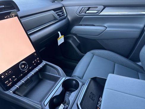 New 2026 GMC Terrain AT4 w/ LPO, Black Badging Package image 21