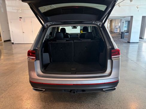 Used 2025 Volkswagen Atlas SE image 31