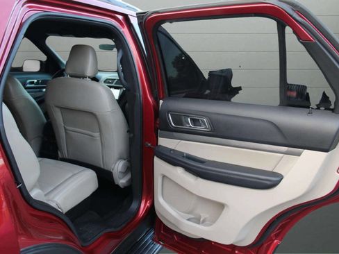 Used 2019 Ford Explorer XLT w/ Equipment Group 202A image 18