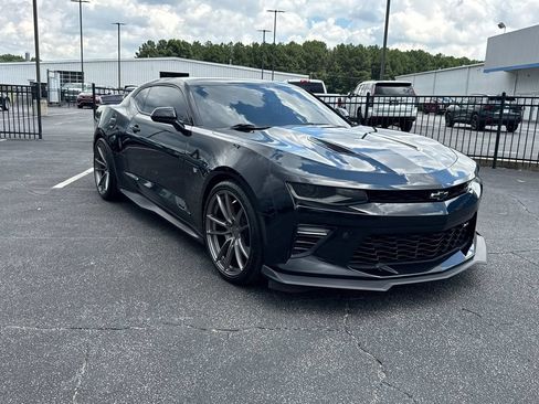 Used 2018 Chevrolet Camaro SS w/ LPO, Ground Effects Package RWD image 4
