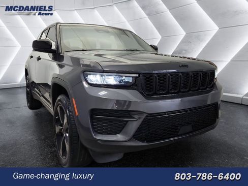Used 2023 Jeep Grand Cherokee Altitude image 1