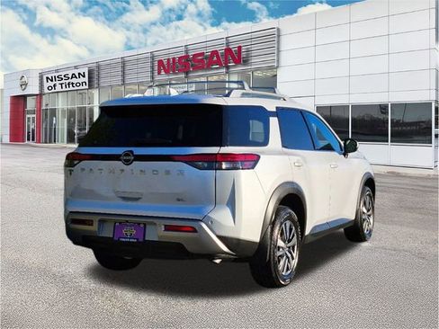 Certified 2025 Nissan Pathfinder SL image 7