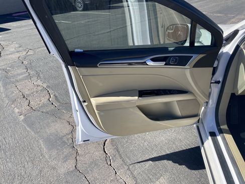 Used 2016 Ford Fusion SE w/ Equipment Group 202A image 7