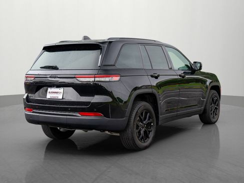 Used 2024 Jeep Grand Cherokee Altitude AWD/4WD image 7