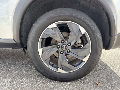 Certified 2024 Nissan Rogue SV FWD image 11