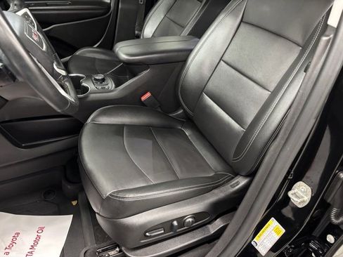 Used 2023 GMC Terrain SLT image 14