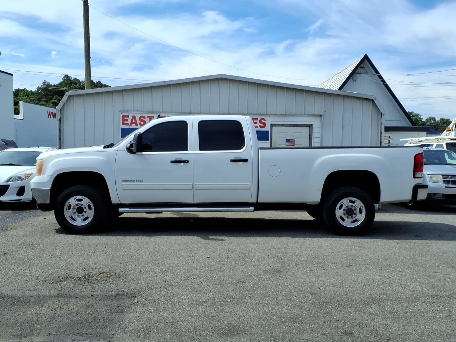 Used 2012 GMC Sierra 2500 SLE RWD image 2
