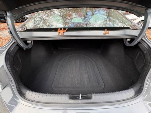 Used 2025 Hyundai Elantra Limited image 27