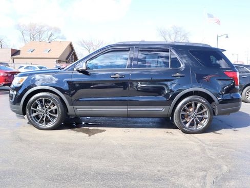 Used 2018 Ford Explorer XLT w/ Equipment Group 202A FWD image 2