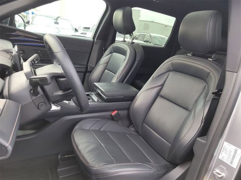 Certified 2024 Lincoln Nautilus Premier w/ Equipment Group 102A image 17