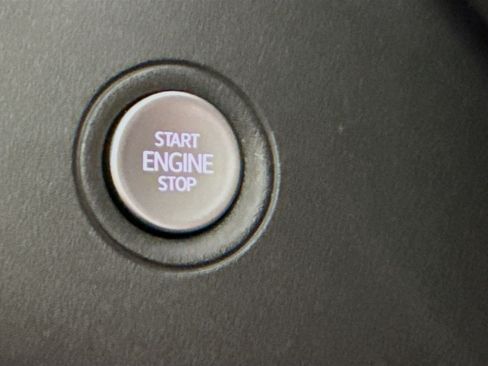 Used 2022 Volkswagen ID.4 Pro image 21