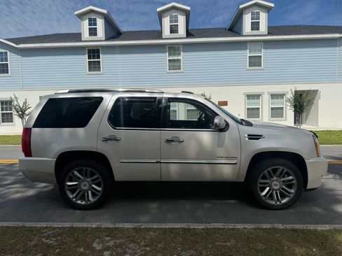 Used 2012 Cadillac Escalade Platinum AWD/4WD image 4