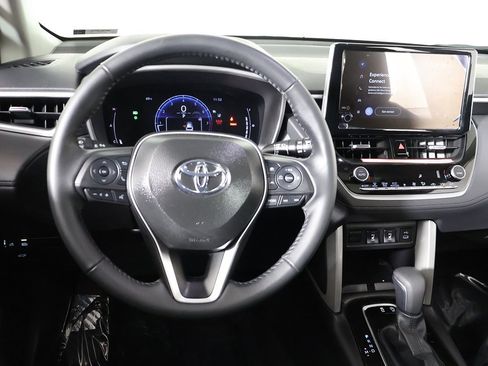 Used 2025 Toyota Corolla Cross XLE image 36